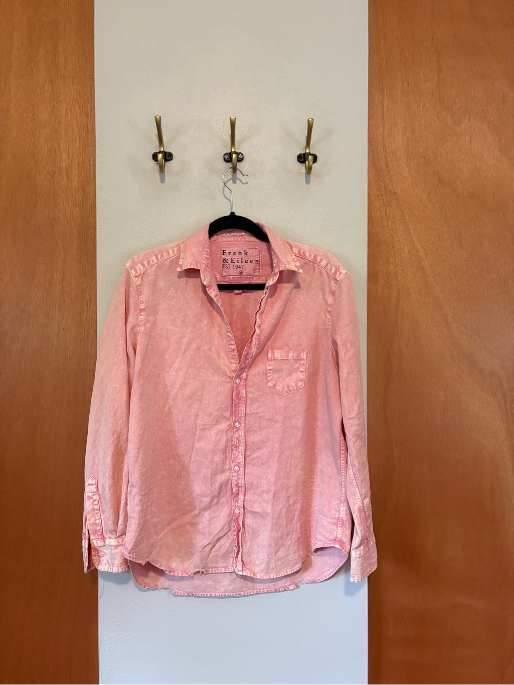 Frank & Eileen Light Pink Washed Classic Button-Up Shirt, Size Medium